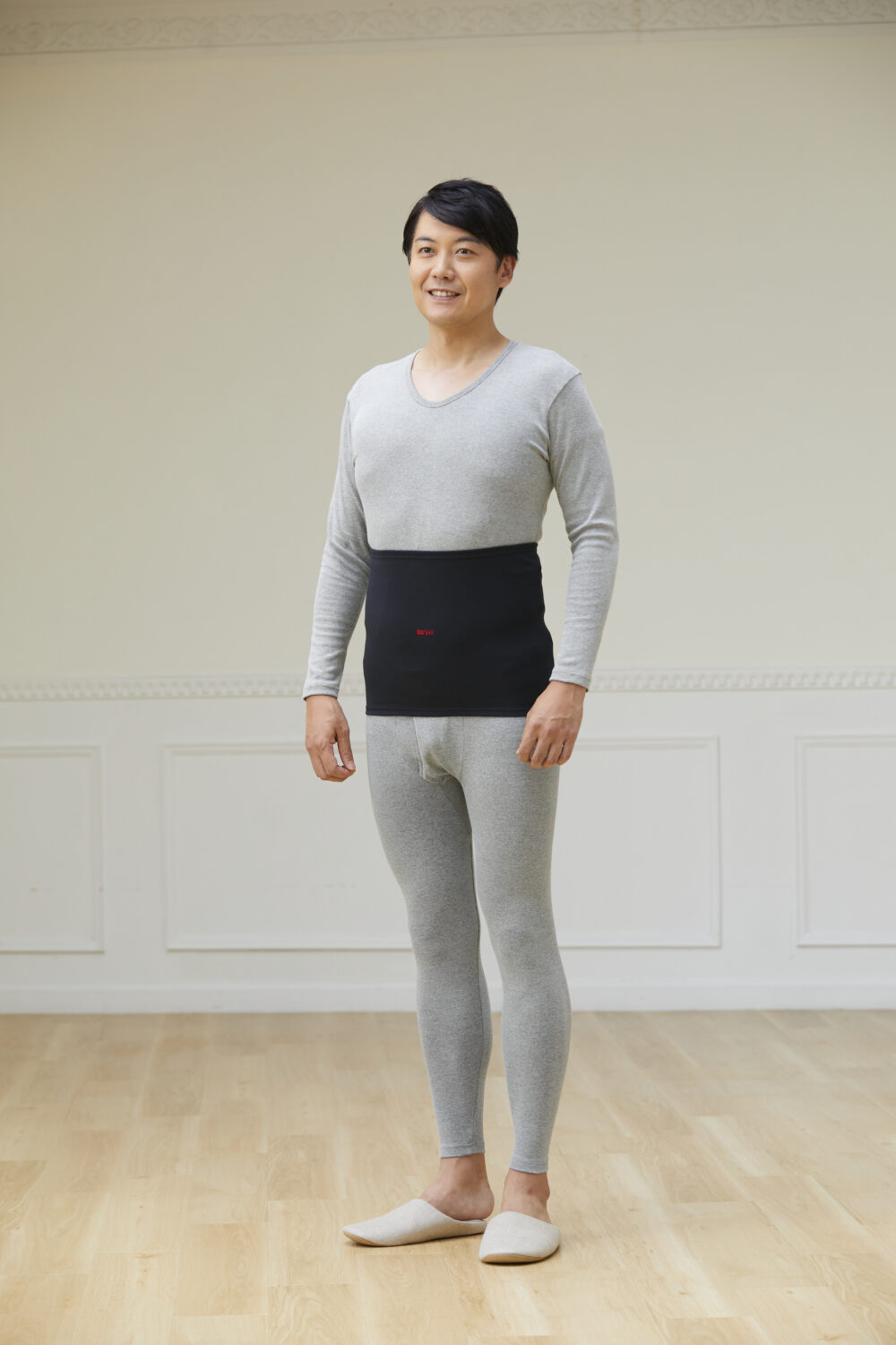 下半身を蒸れずじんわりと温め、年中快適なメンズタイツです